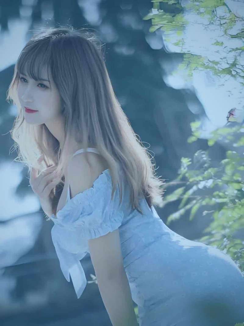 抖漫悬疑漫画多重人格烧脑谜题 封面图 展现多重人格分裂的视觉意象