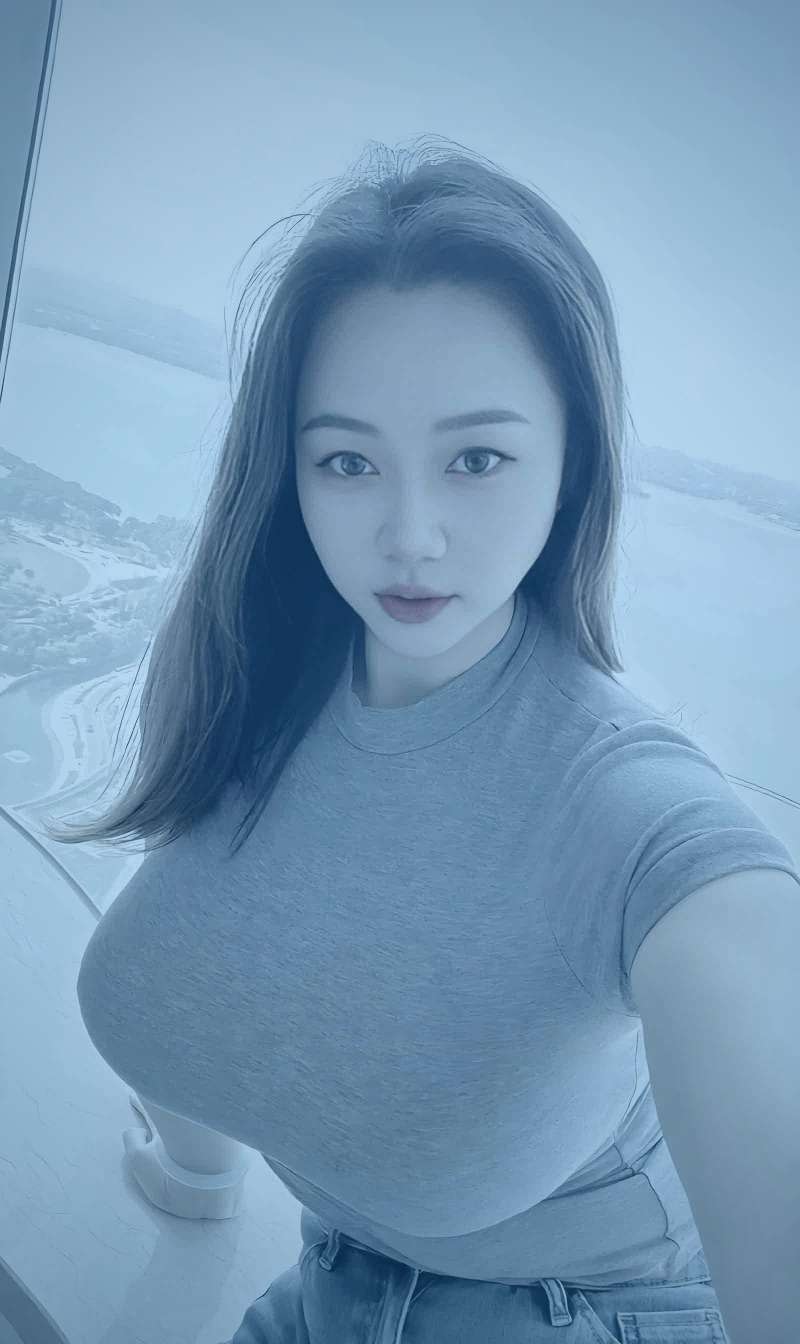 抖漫玄幻漫画主角重生复仇中的战斗场景，主角与仇敌对决
