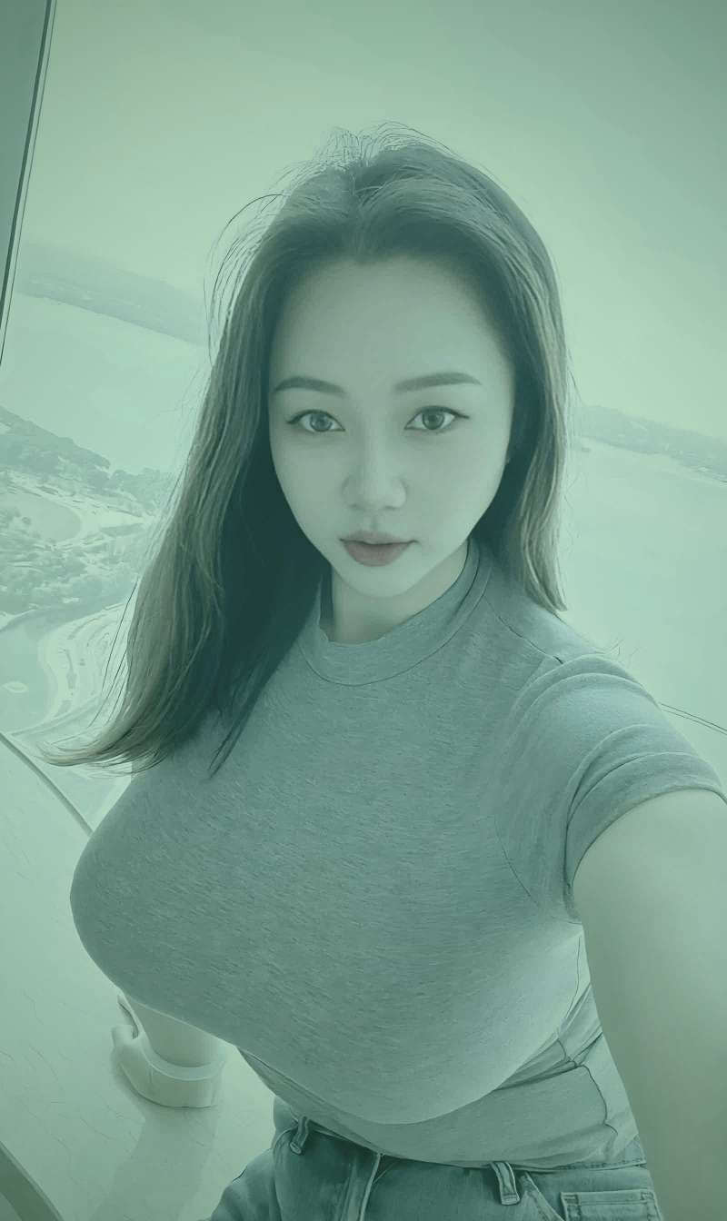 抖漫失忆虐恋漫画中主角独自在樱花树下回忆过去的场景